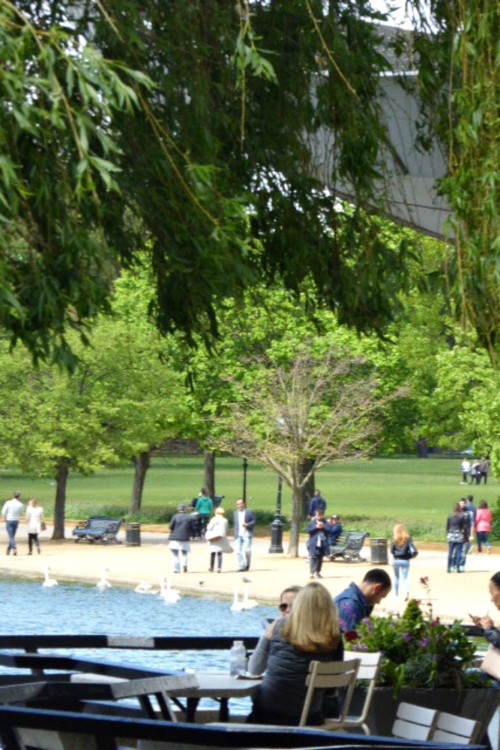 are there good places to eat in Hyde Park in a 3 day london itinerary for families